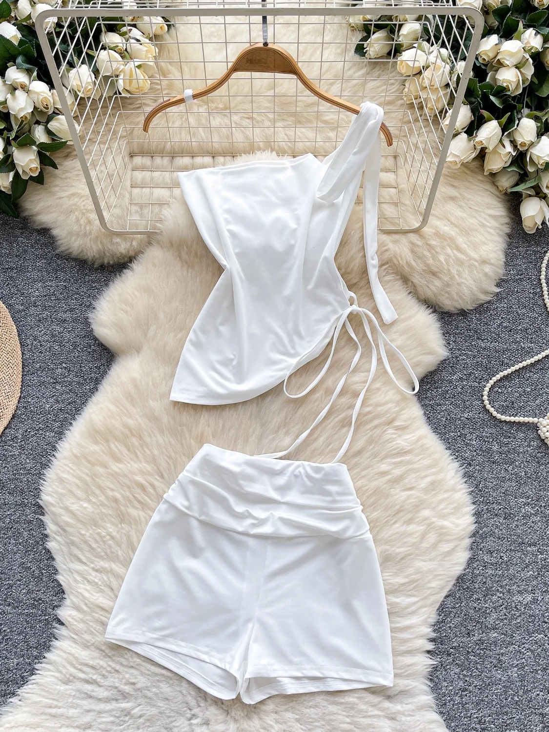 طقم صيفي أنيق للسيدات بخصر عالٍ بدون أكمام وياقة غير متماثلة مع سراويل قصيرة للتخسيس فاخرة على طراز Miss Rich #4