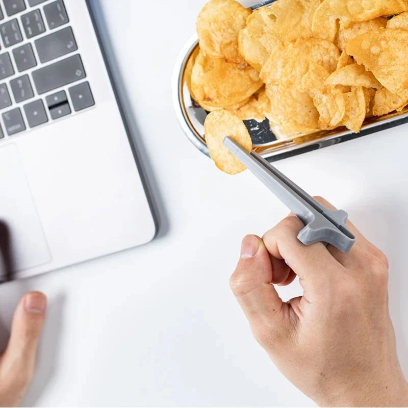1/2pcs Portable Free-Hands Playing Games Finger Chopsticks Lazy Chopstick Snack Clamp Clips for Gamers Not Dirty Hand Chopsticks