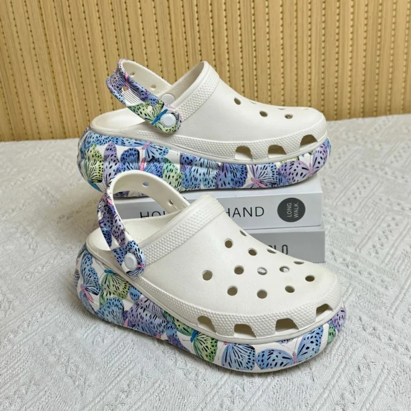 

Hot selling hole shoes for women, fashionable and versatile, thick soled, height increasing, non slip slippers