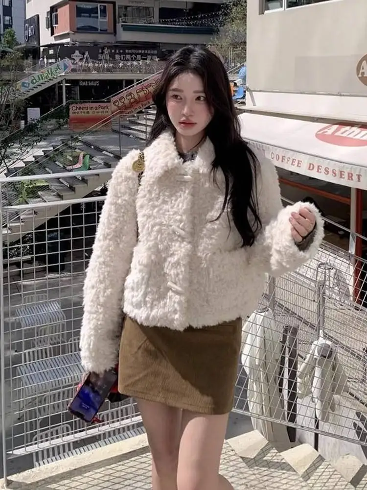 컬러 페이스 라이닝 처리된 푹신한 여성용 가죽 코트 가을 겨울 인조 가죽 퍼 또는 면 코트 뿔 단추 장식