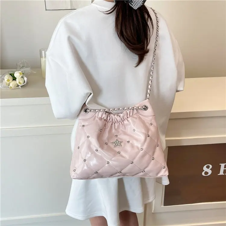 

2025 Summer 247 New Fashion PU Pull Belt Diamond Chain Bag Average Size Popular Shoulder Bag 2025 Summer