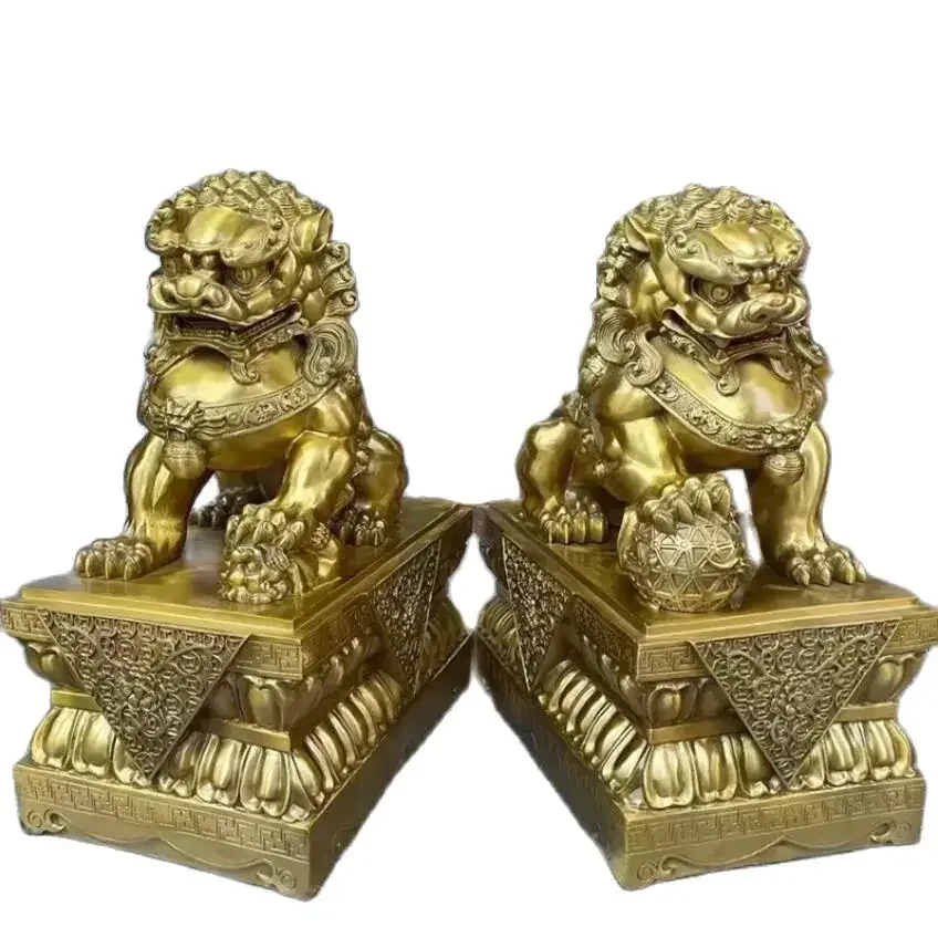 Brass Beijing Palace Gate Lion with Base Metal Decorative Crafts