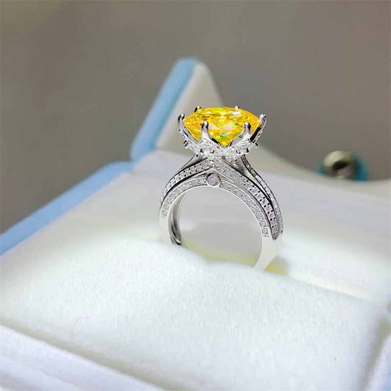 

Прочное и надежное роскошное желтое кольцо с бриллиантами для женщин, 5 карат, муассанит, платина PT950 | Прочная конструкция, не легко отсоединяется.