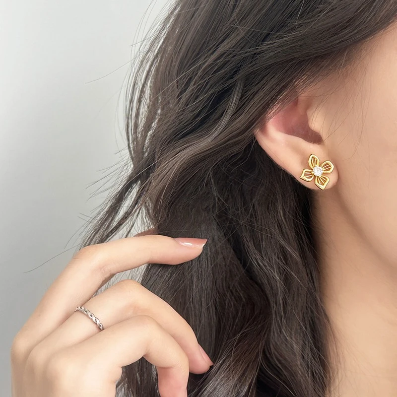 

Tibetan Silver 18K Gold Plated Zircon Hollow Flower Stud Earrings for Women Vintage Plant Fashion Jewelry Accessories