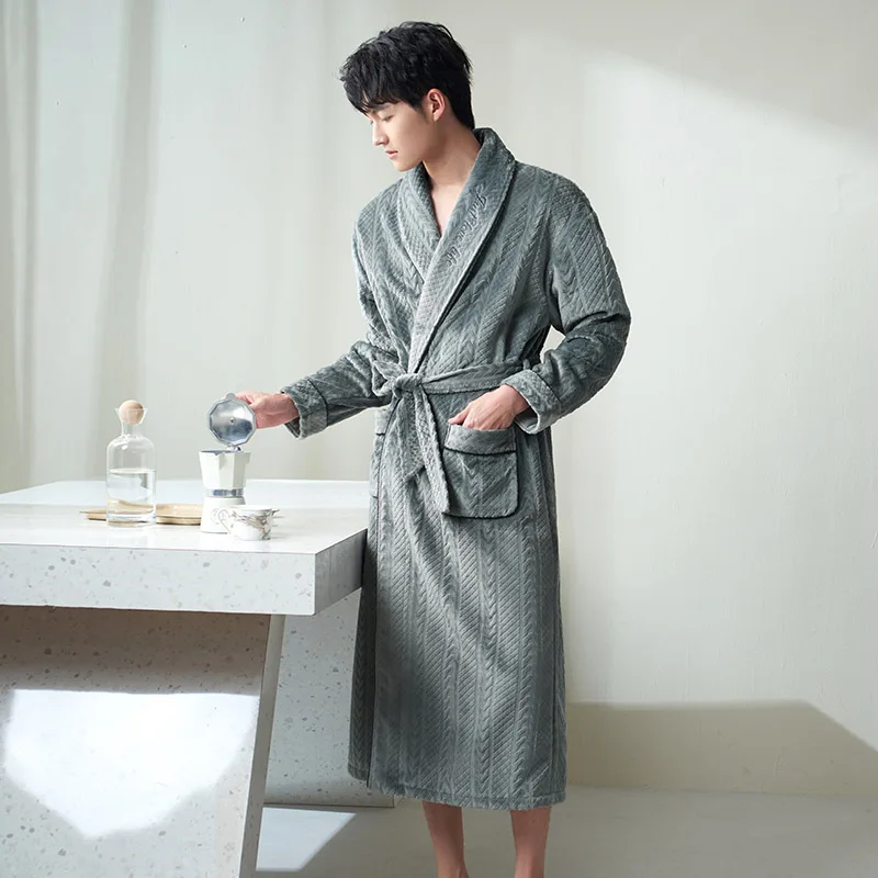 New Arrival Winter Autumn Casual Thick Flannel Male Nightwear Men Bathrobe Belt Elegant Bathroom Spa Coral Velvet Men Robe