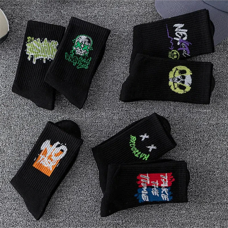 10 Pairs of High-Quality Fashionable Couple Sports Socks With Rich Graffiti Patterns Soft and Comfortable Men\'s Plus Size Socks