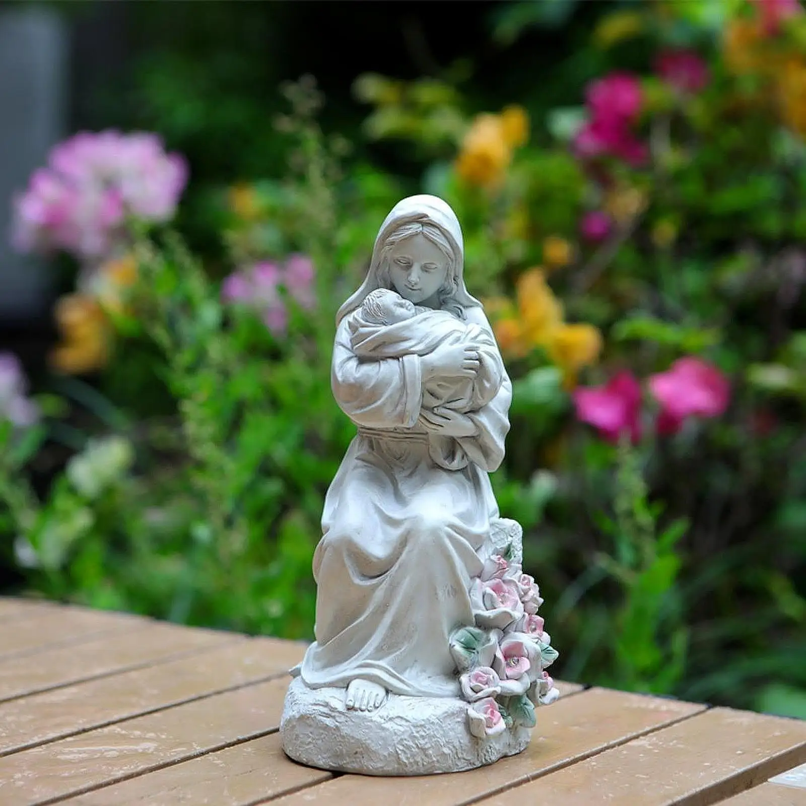 Outdoor Light Virgin Mary Holding Baby Figurine Fairy Garden Decoration Lamp Jesus Statue for Flower Bed Lawn Balcony Bedroom