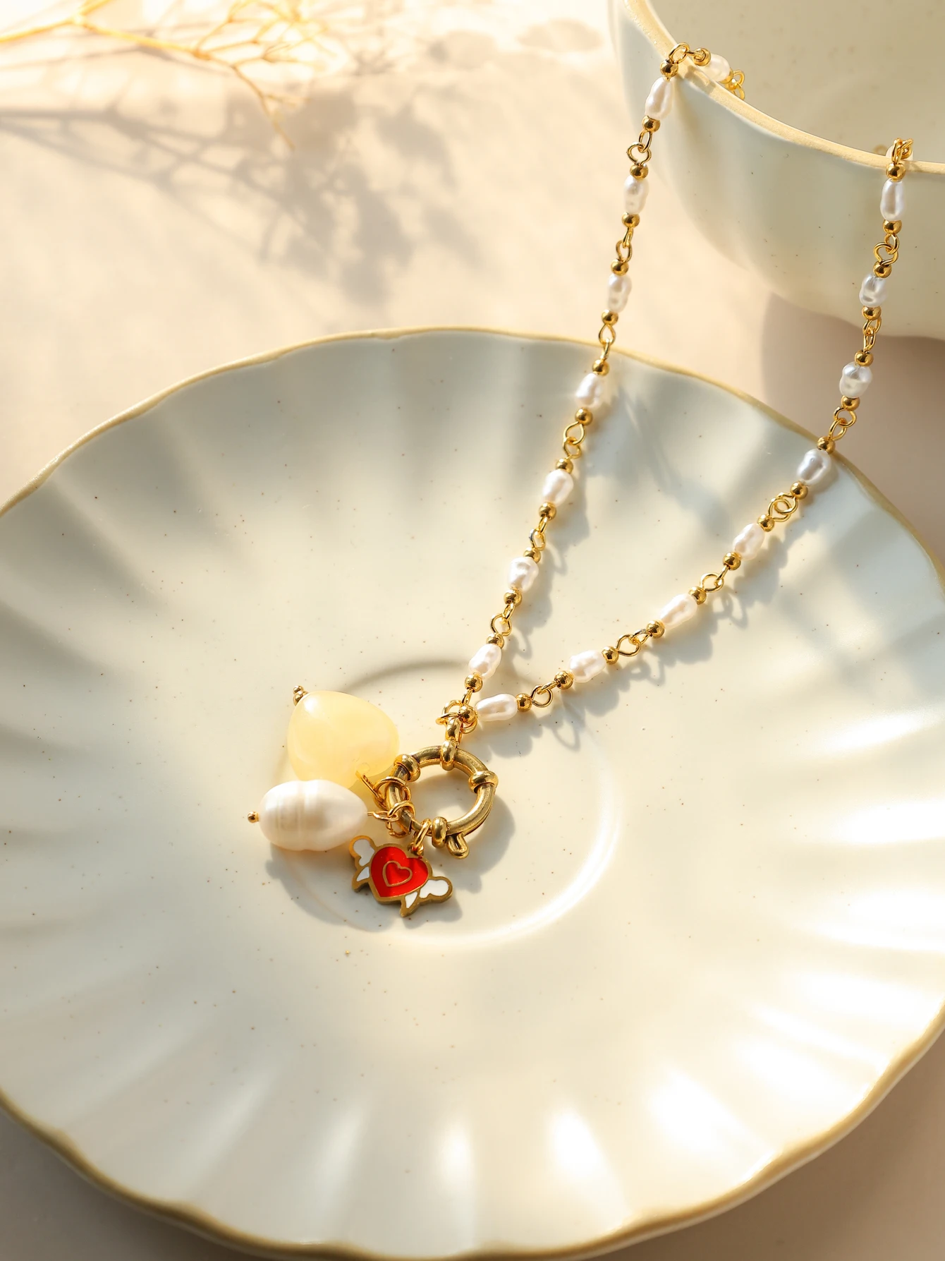 Colorful natural stone pearl heart bee airplane pendant necklace suitable for women stainless steel fashion personality jewelry