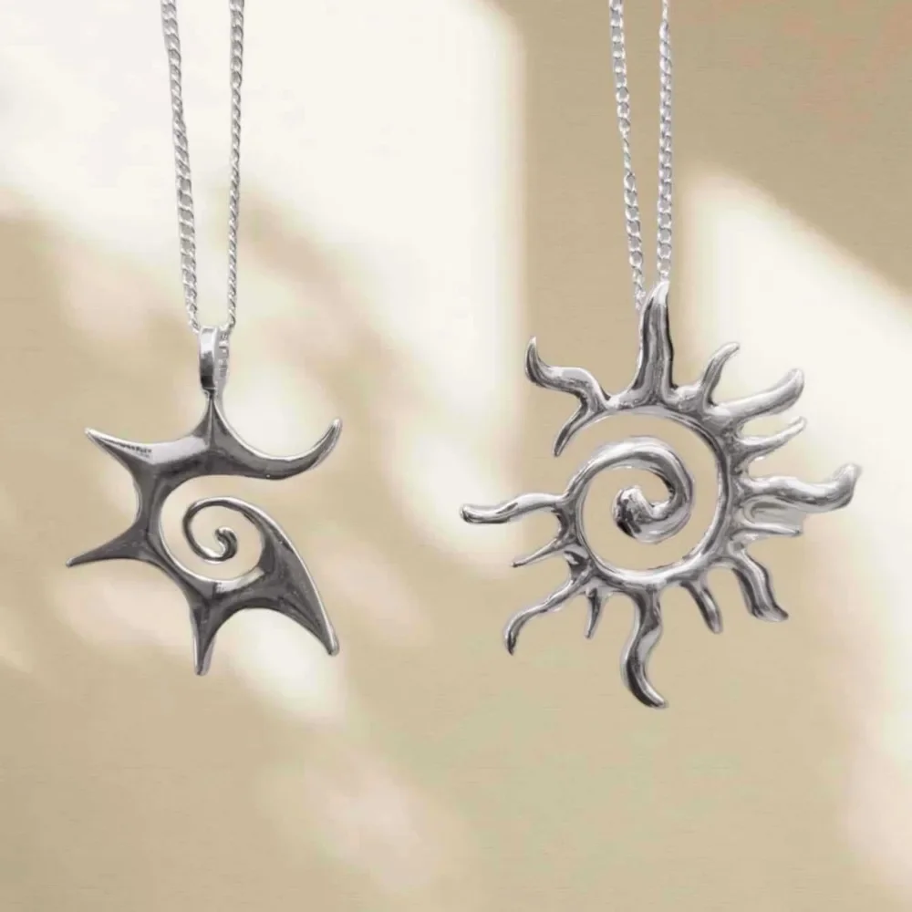 Bohemia Personality Sliver Color Liquid Metal Vortex Sun Pendant Necklace for Men Women Friend Trend Retro Collar Chain Jewelry