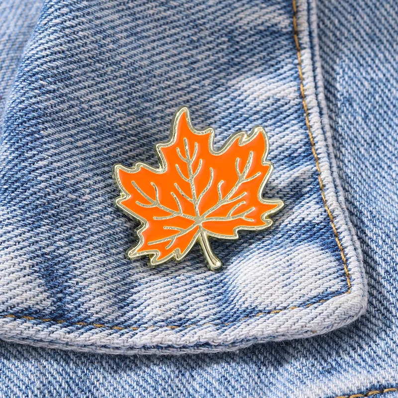 Cute Cartoon Metal Oil Dropped Maple Leaf Shape Brooch Alloy Badge Pin For DIY Clothing Hat Scarf T-shirt Jeans Bags Accessories