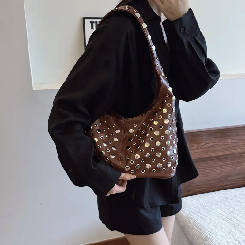 

European and American Fashion 2025 Summer New Tote bag with dot rivets underarm hand-held bucket bag for women