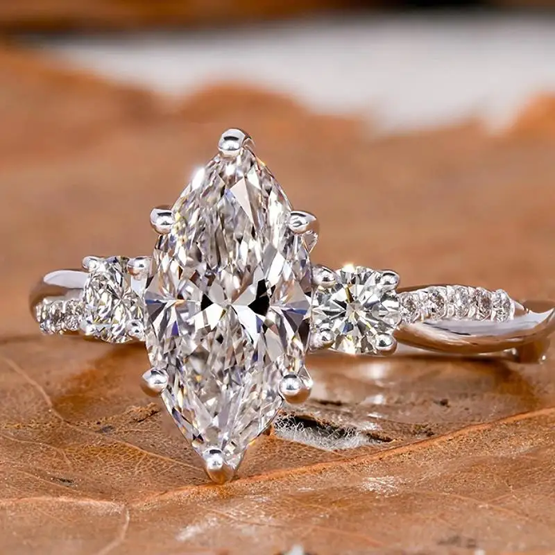 Huitan Damenring mit einfachem, vielseitigem Design für Hochzeit, charmantes Damen-Party-Accessoire mit glänzendem CZ, eleganter Verlobungsschmuck