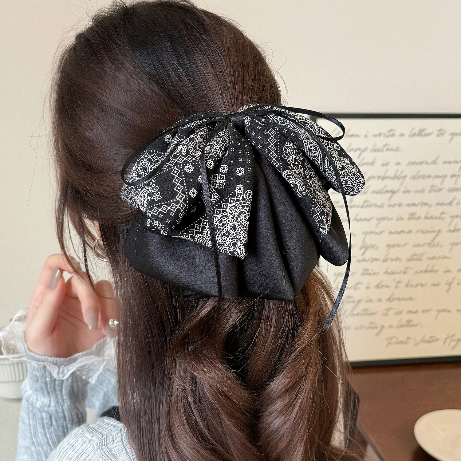 Hot Selling Bow Hair Claw Paisley Print Korean Elegant Back of Head Shark Clip for Women Half Up Bun Holder Volumizing