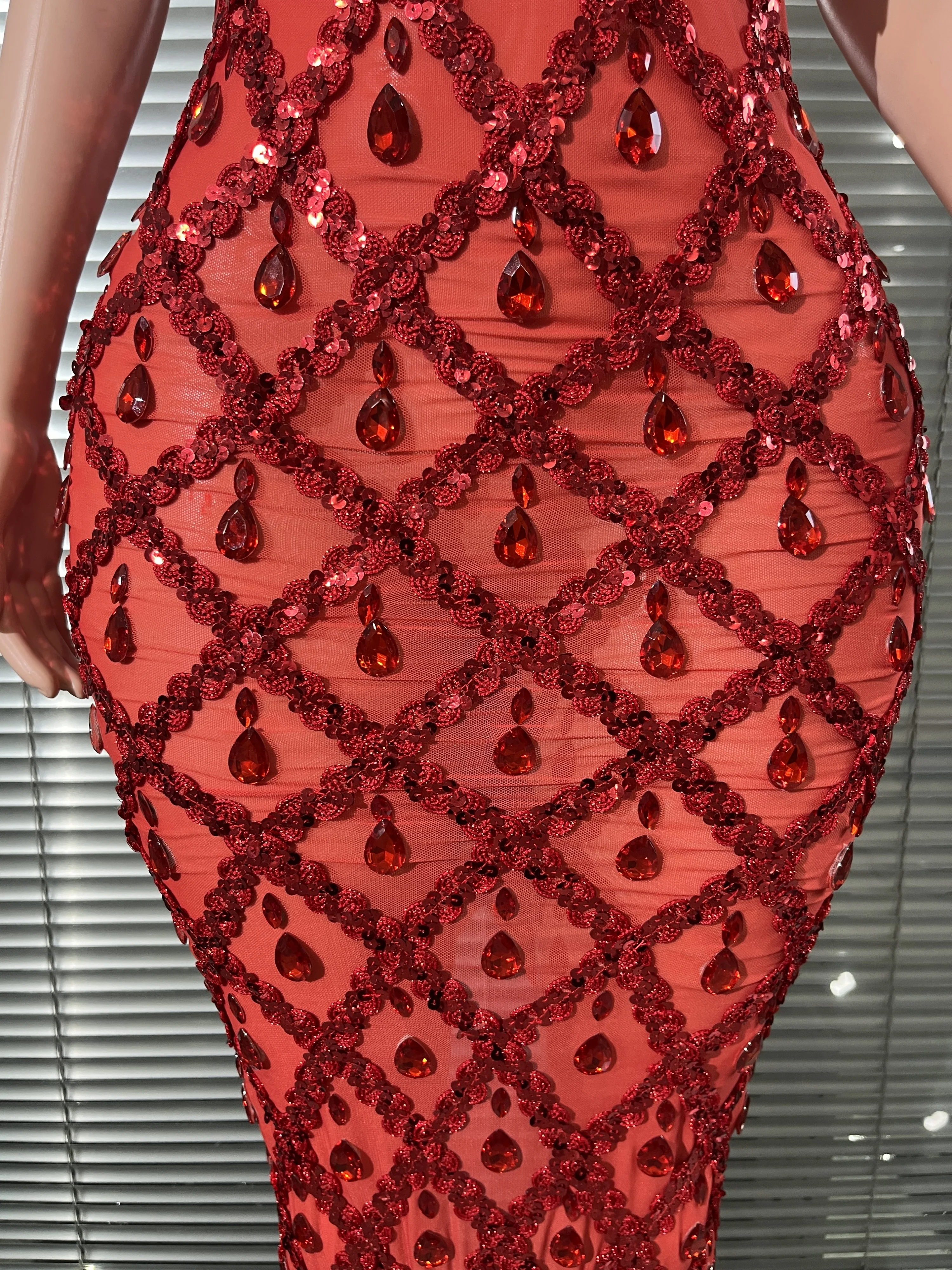 ชุดเดรสยาวประดับคริสตัลวิบวับ สำหรับงานราตรี งานพรอม งานวันเกิด ชุดราตรีเซ็กซี่ ผ้าตาข่ายโปร่งใส เหมาะสำหรับการแสดงบนเวที