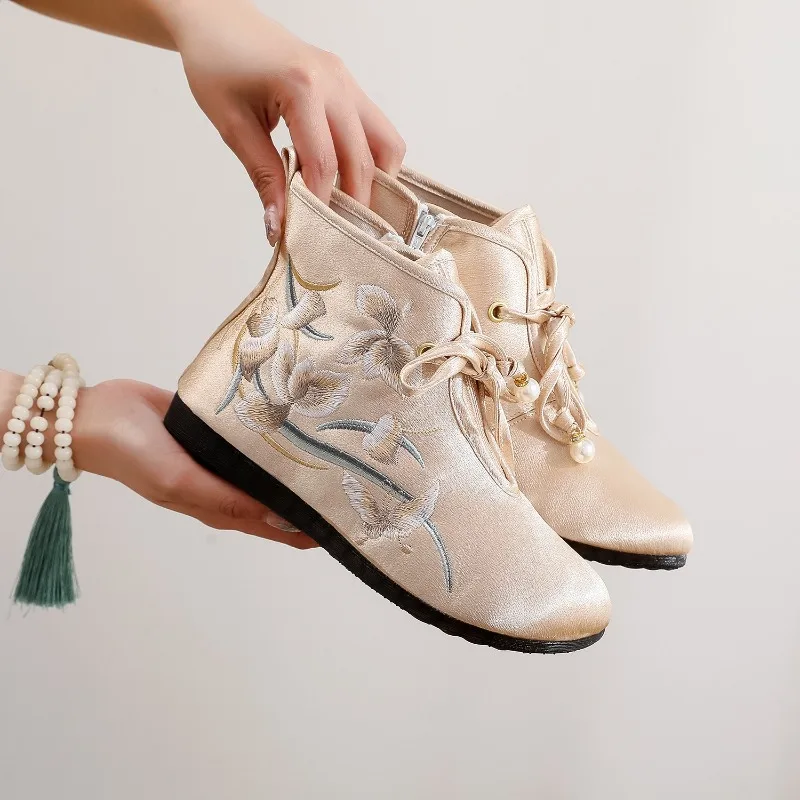 New Fashion Autumn Style Embroidered Woman Boots with Heel Slope Height Increase for Women Ethnic Style Cloth Shoes Sneaker