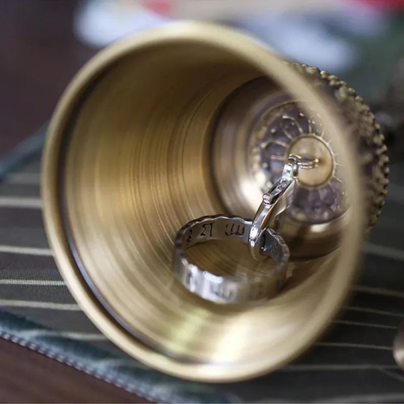 

Ring in the Bell Magic Tricks 2in1 Borrowed Ring Transfer to Bell Phantom Bell Magia Close-up Illusions Gimmicks Mentalism Props