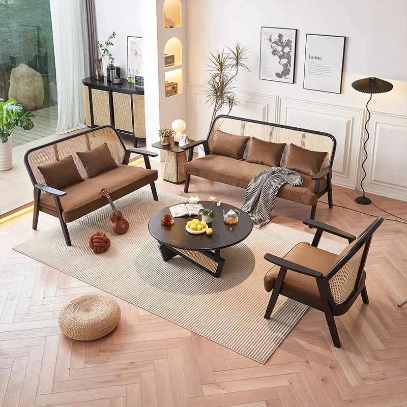 غرفة المعيشة أريكة الروطان الصغيرة الحديثة بسيطة السرير والإفطار المشاهير الإنترنت ثلاثة