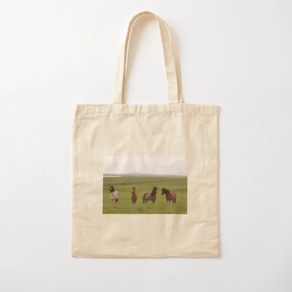 الخيول الأيسلندية في مجال مفتوح حمل حقيبة تسوق نسائية حقيبة قماش قماش التسوق قماش الكتف