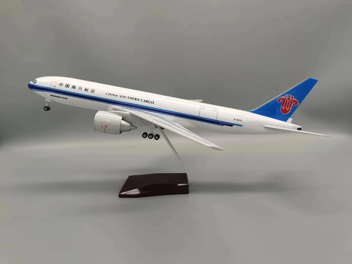 Planes Express Aircraft 47cm 1/157 Scale B777 Aircraft Model Airplane China Southern Cargo Airlines Model Resin With Wheel Ornam