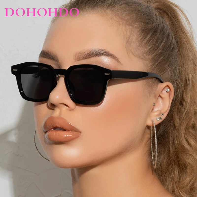 

2025 Popular Women's Sunglasses Trend Vintage Square Rivets Frame Sun Glasses Fashion Women Men Eyeglasses UV400 Lentes De Sol