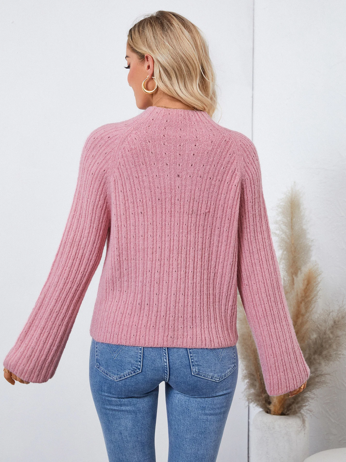 Europe and the United States new women's powder loose casual flared long sleeve round neck pit wool with holes sweater