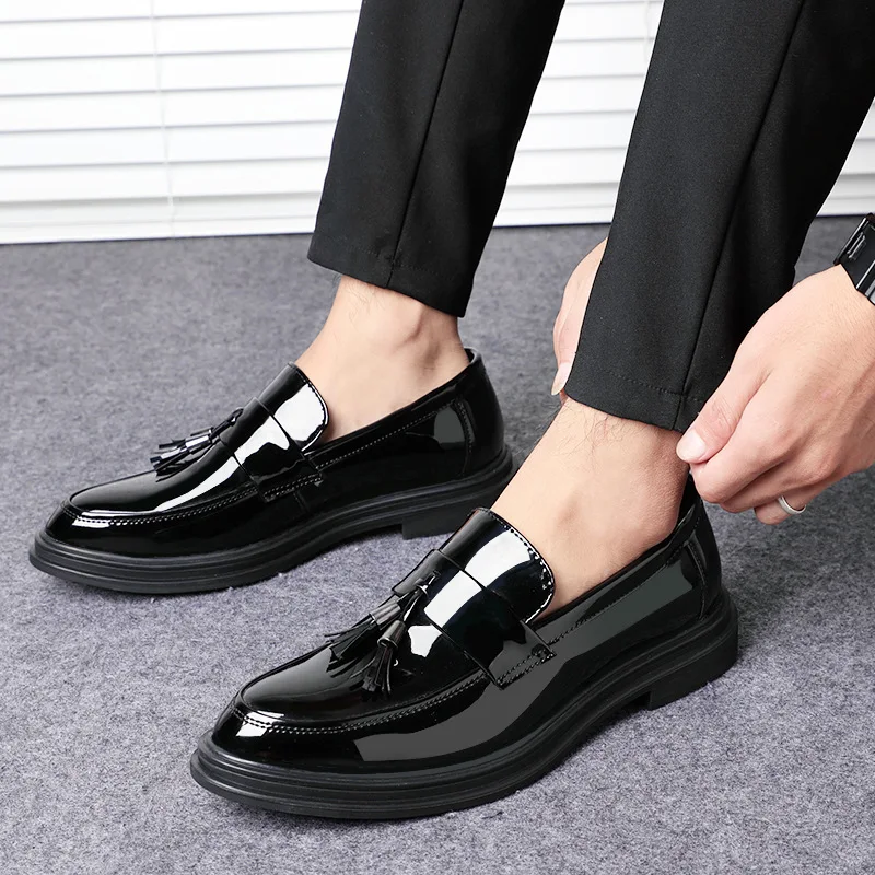 

New Black Loafers for Men Patent Leather Tassels Wedding Business Men's Formal Shoes Size 38-44 fashion men shoes