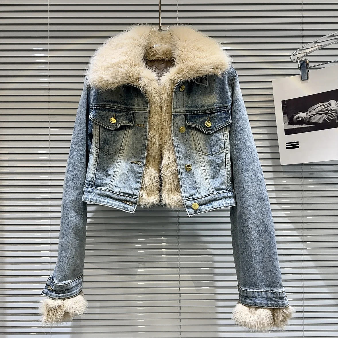 

Winter 2026 New Street Stylish Short Denim Jacket Women's Warm Thickened Cotton Lined Eco-friendly Fur Collar Padded Jacket