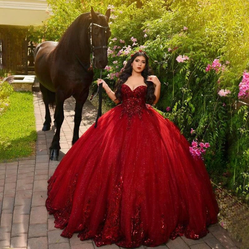 Nuovo vestito Quinceanera bordeaux 2023 principessa Sweetheart Ball paillettes Appliques senza maniche dolce 15 16 festa di compleanno Miss Gala