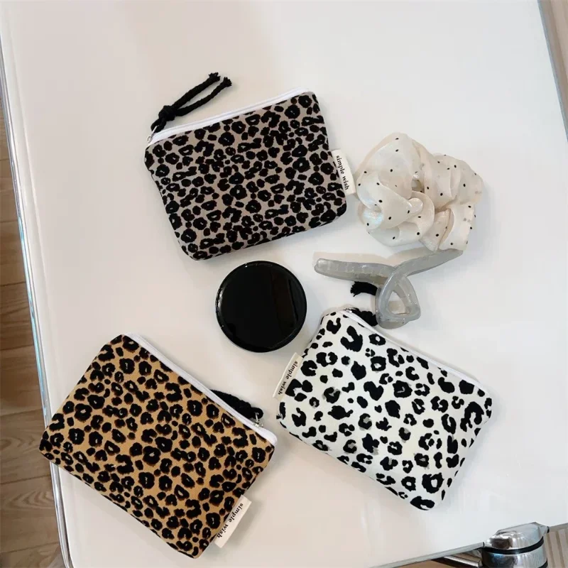 1pcs Cute Coin Key Earphone Storage Bag wallet  Retro Classic Coin Purse for Women Creative Design Leopard Print Makeup Case
