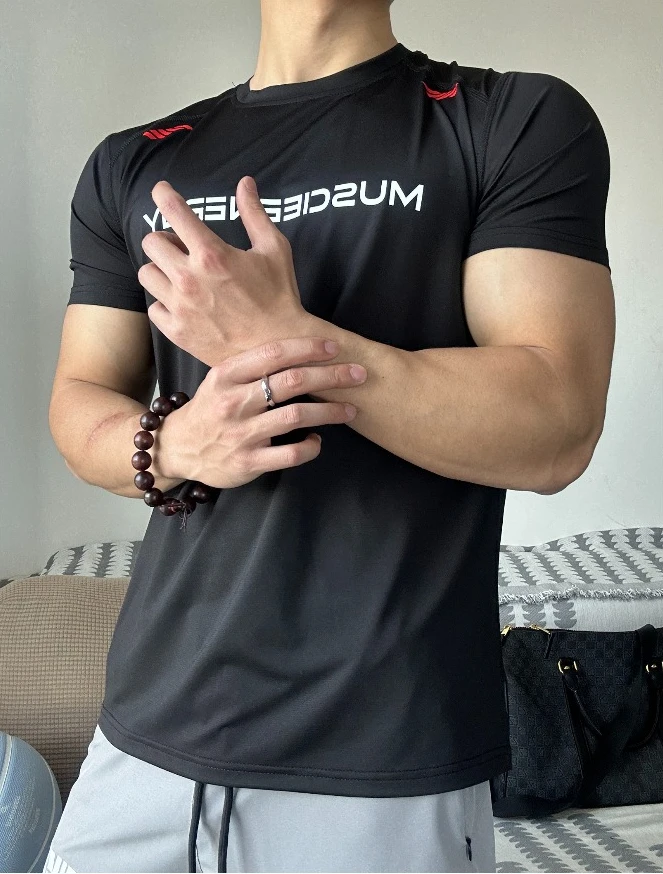 

Men Tshirts Quick Dry Bodybuilding Muscle Shirt Stretchable for Men Gym Fitness T-shirt