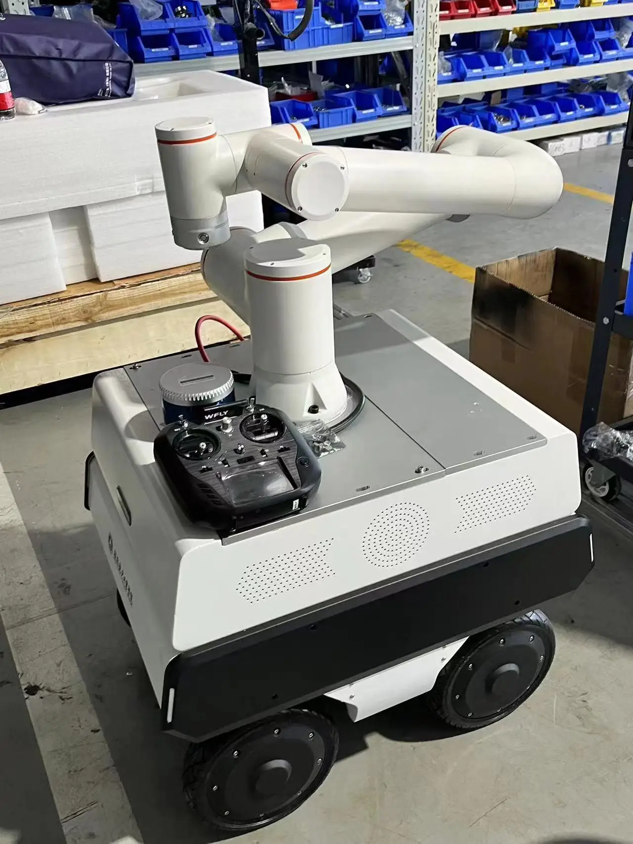 Mild Steel Wheel Welding Robot Arm Ergonomic Push Handle Design Heavy Duty MIG/MAG Welder Platform PLC Motor 1 kW