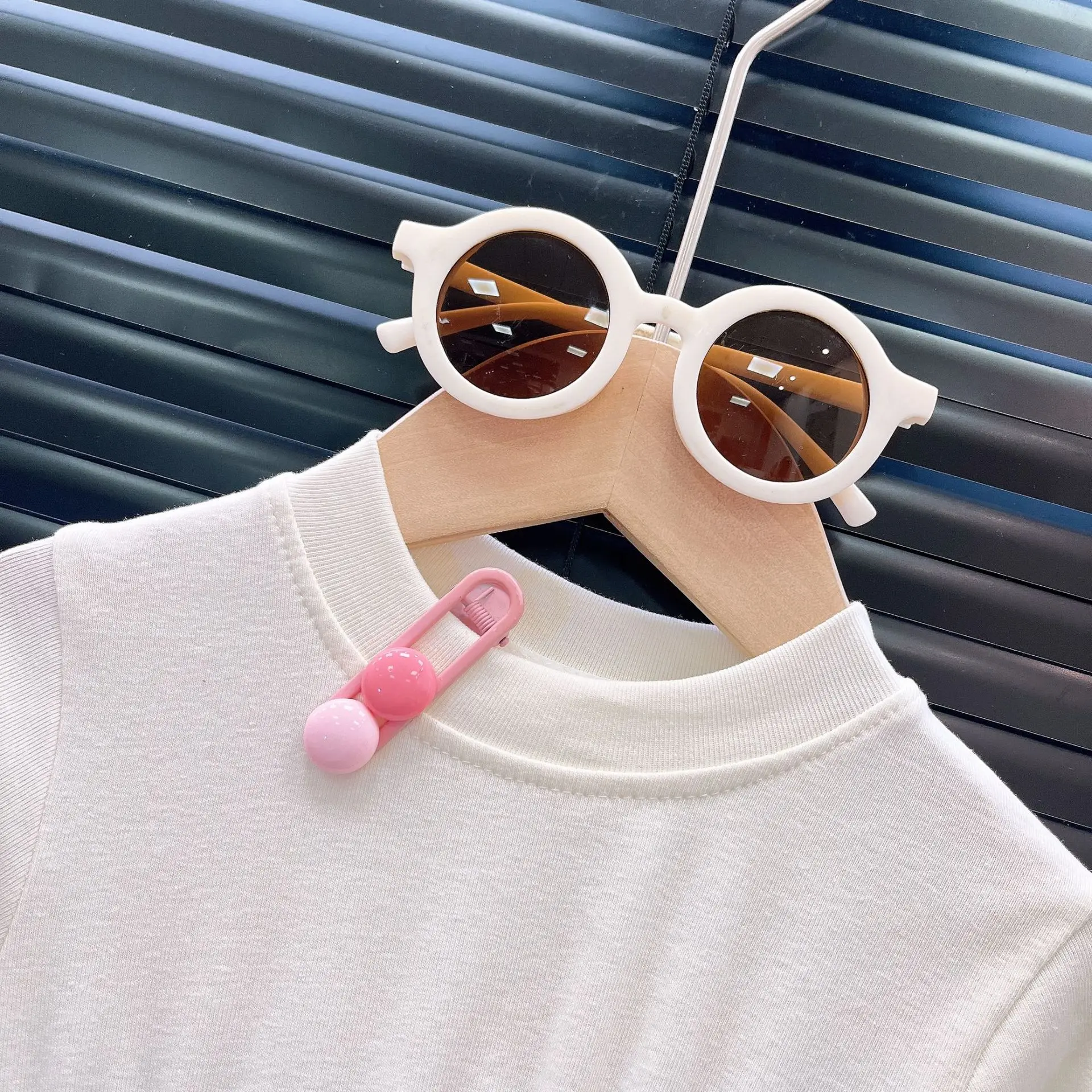 Mädchen-Tüllkleid mit Volants & Jeansjacke mit Schleife – 2-teiliges Prinzessinnen-Outfit mit Rüschendetails, Lässige Kinderkleidung für Mädchen – Detail 6
