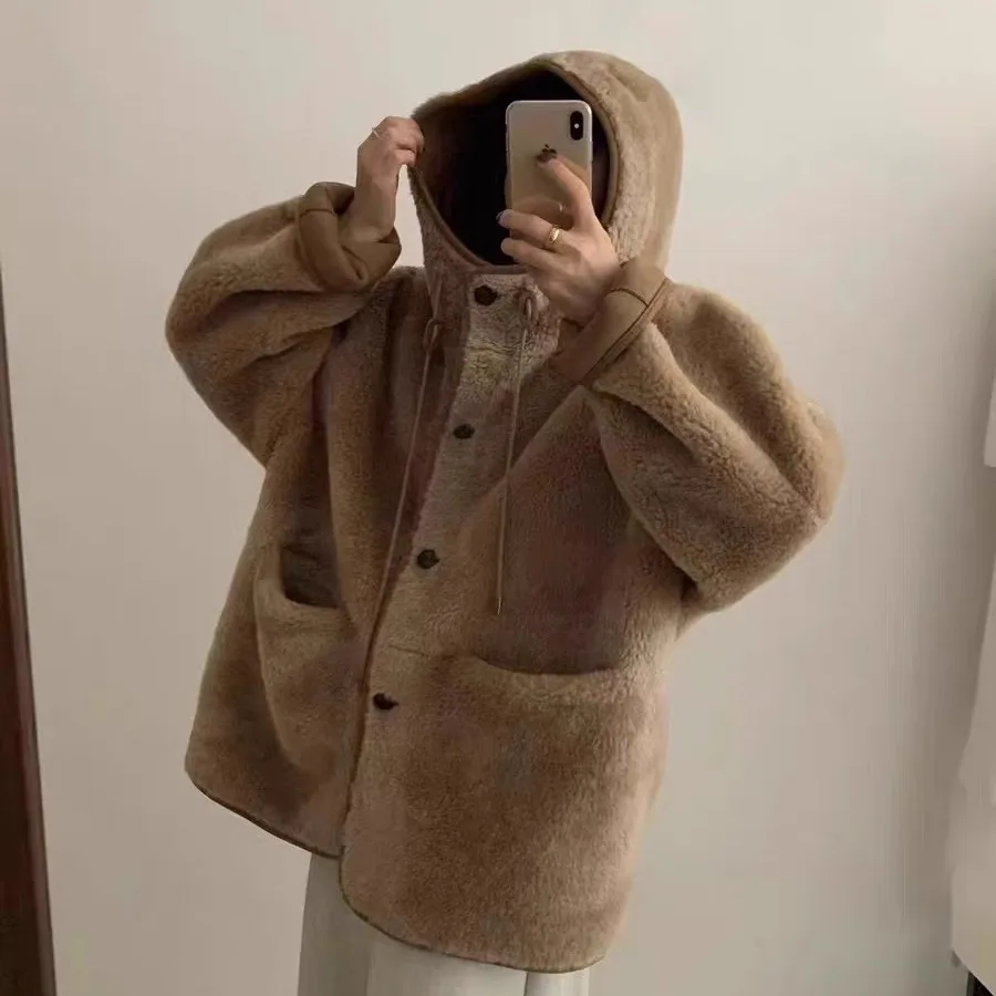 Calore Baby Pepper Pelliccia di agnello Abbigliamento bifacciale Pelliccia in pelle Intercerata Capispalla allentato Cappotto da donna retrò con cappello