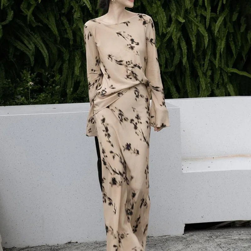 

New Autumn Elegant Printed Women's Two Piece Set High End Fashion Slim Slash Neck Long Sleeve Top + High Waist Long Skirt Suit
