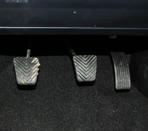 1 Pcs Gas Pedal Rubber for Lancer Cx Cy 2007-2019 MT or CVT Clutch Damper Brake Cover for Fortis Foot Rest Pedal Cover MN101544