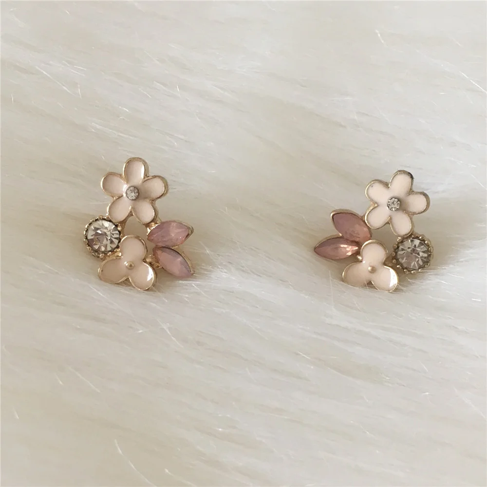 Lovely Gold Color Light Pink Enamel Flower Stud Earrings For Women Girl Romantic Girly Statement Fashion Jewelry