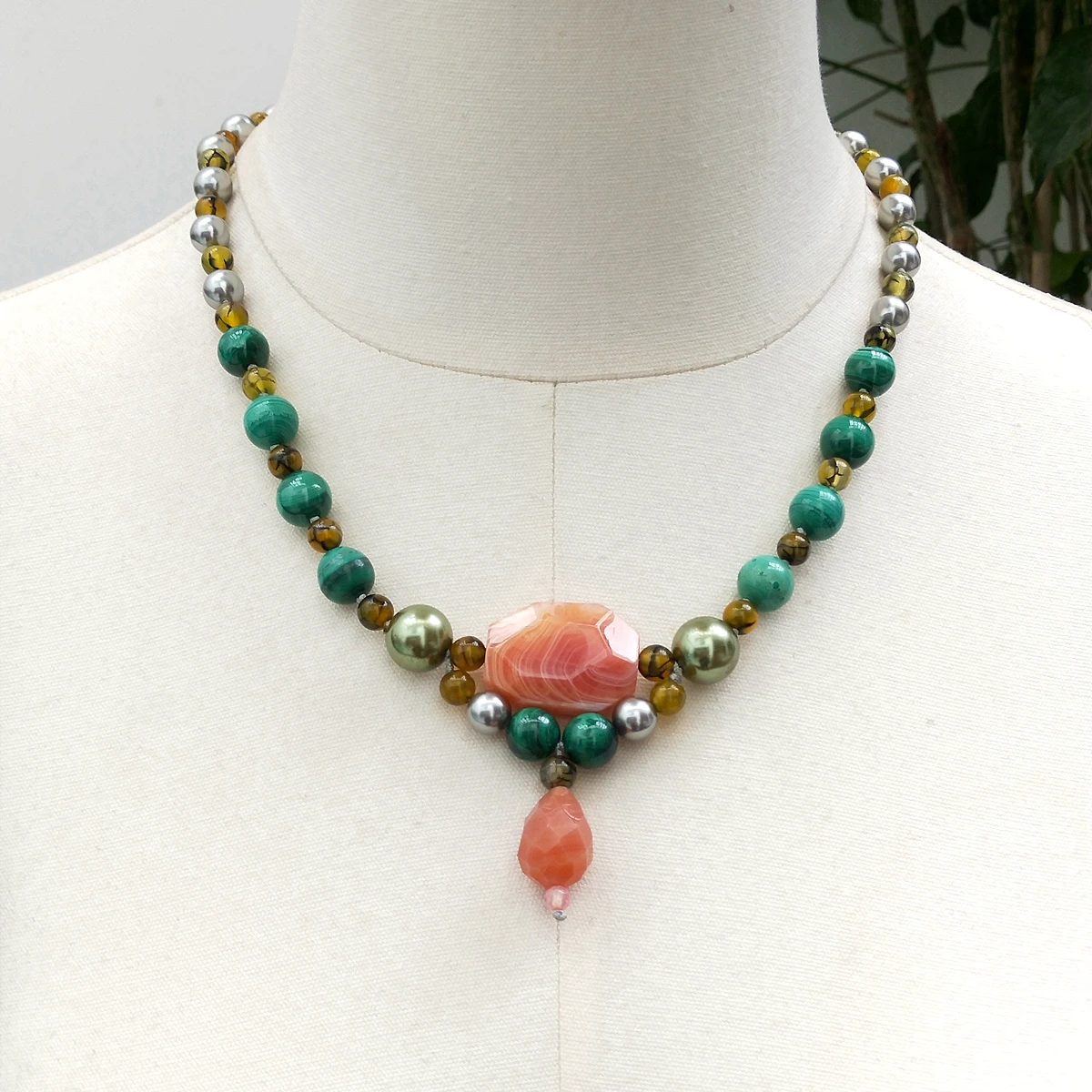 

Lii Ji Real Stone Mutil Color Stone Necklace 52cm Malachite Agates Shell Pearl Necklace Stock Sale Women Jewelry