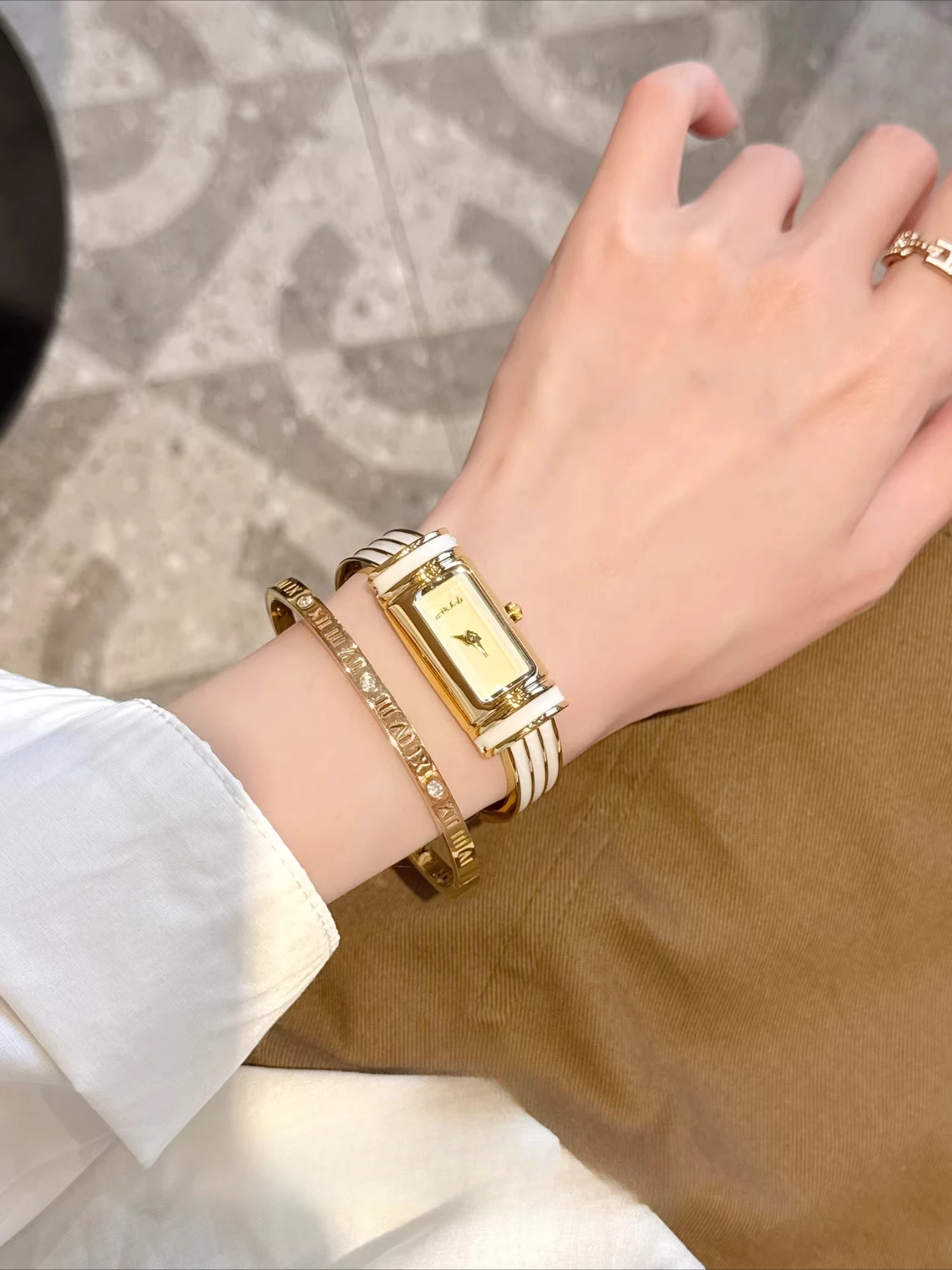 Women'S Watch, Semi-Bangle Style Bracelet Watch, Luxurious And High-End, Fashionable Square Dial, New 2026 Model.