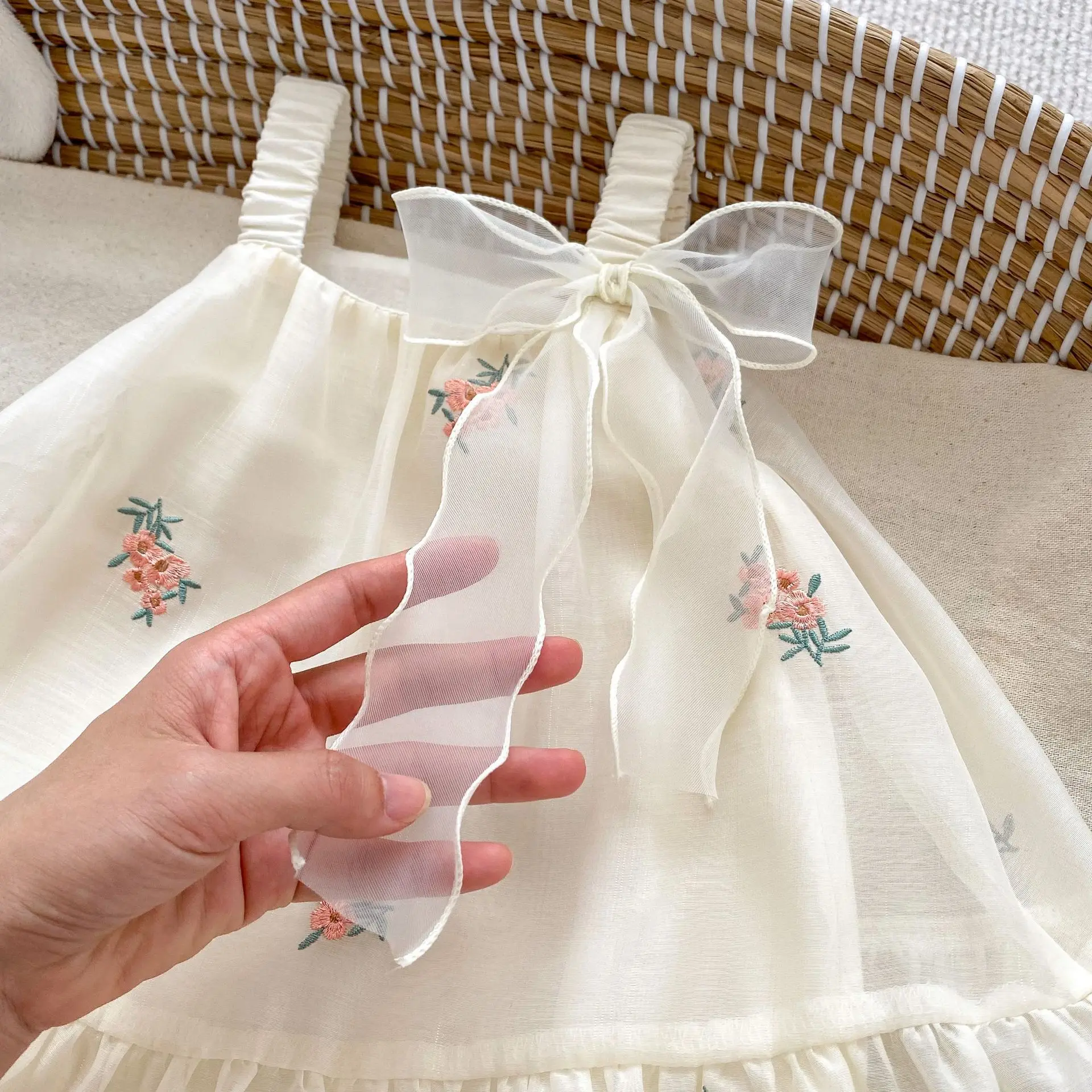 Baby Clothing 2024 Summer New Fashionable 1-3 Year Old Sweet Girl Baby Embroidered Casual Simple Floral Sleeveless Dress