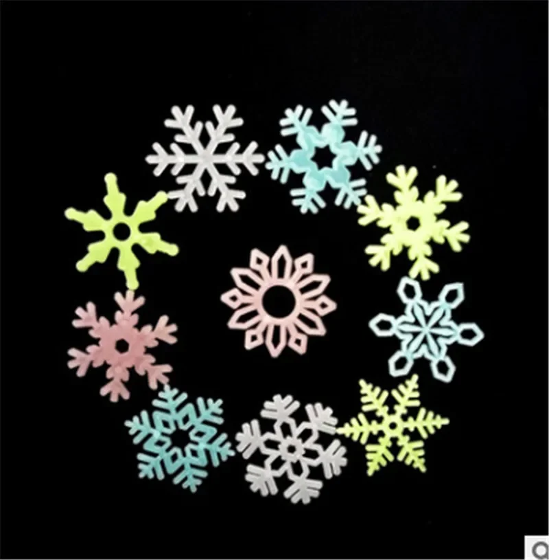 New Snowflake Fluorescent Luminous Wall Stickers DIY Corridor Ceiling Stickers Home Decor Glow In The Dark Baby Kid Room Decal