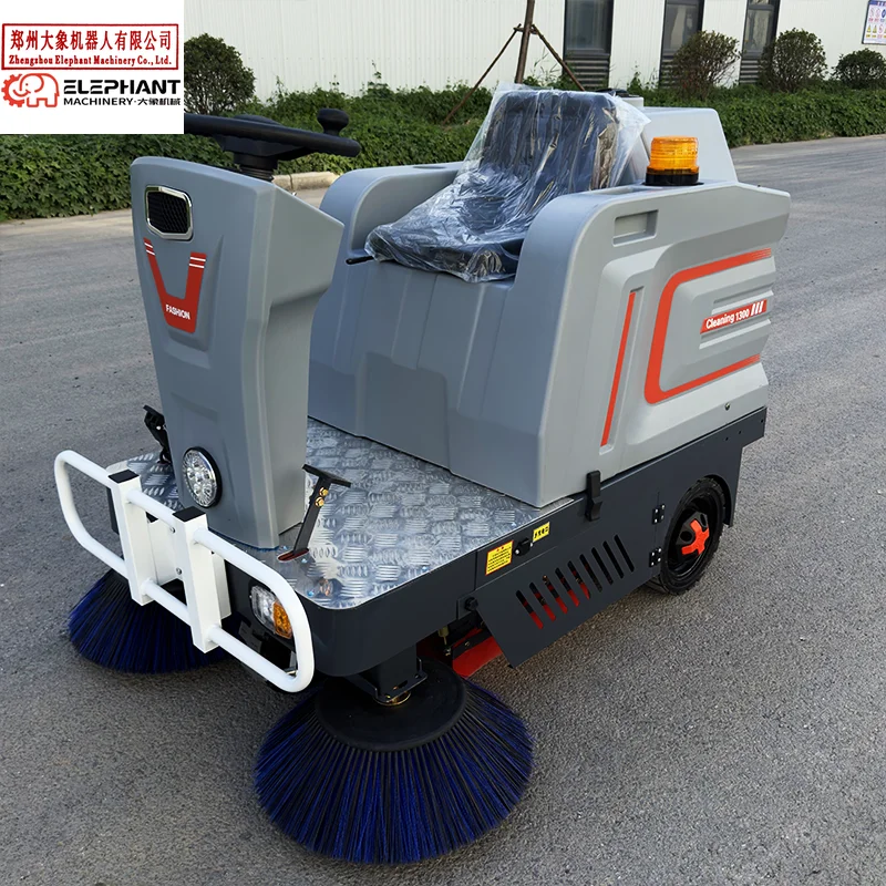Customized New Professional High Quality Rechargeable Road Sweeper Electric Road Cleaning Machine