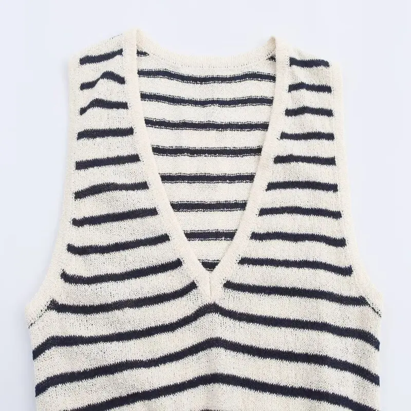 فستان صيفي جديد بسيط ضيق محبوك بخصر مرتفع وتنورة على شكل حرف A وياقة على شكل V بدون أكمام للارتداء اليومي ونمط العمل 2025