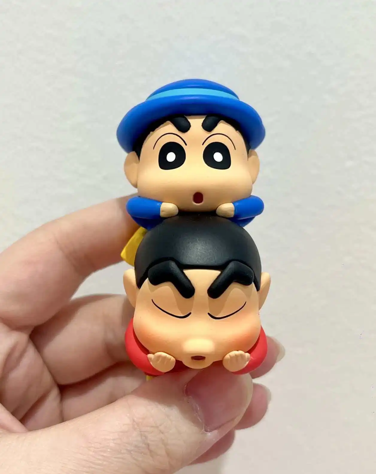 

Набор из 6 фигурок аниме-персонажей Сяосинь в лежачей позе, коллекционная серия, милые украшения для автомобиля, мультяшные фигурки, декор для витрин, игрушки, подарок на праздник