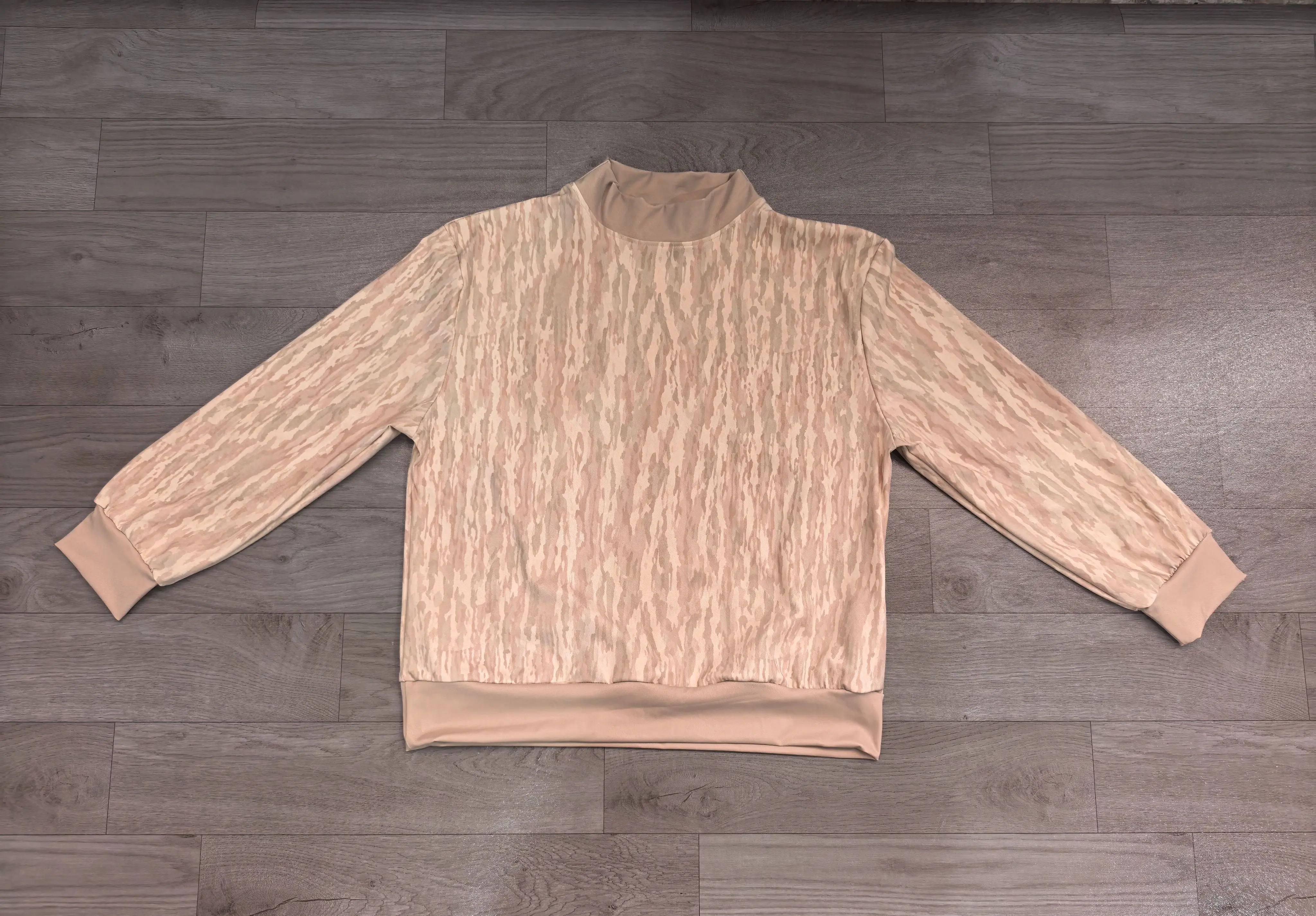 Wholesale Long Sleeves Adult Women Shirt Camo Print Pullover Clothing