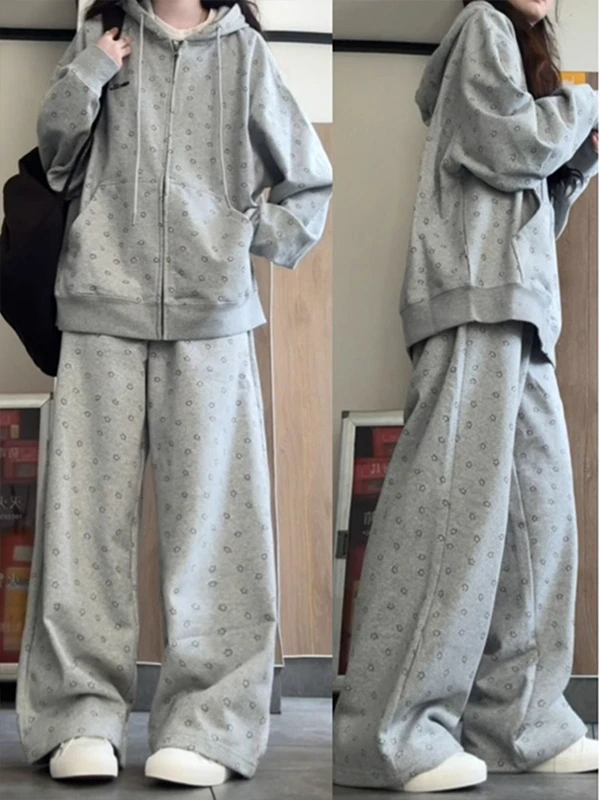 

Комплект женской повседневной спортивной одежды больших размеров (до 136 кг): толстовка-кардиган с капюшоном и широкие брюки (комплект из двух предметов)