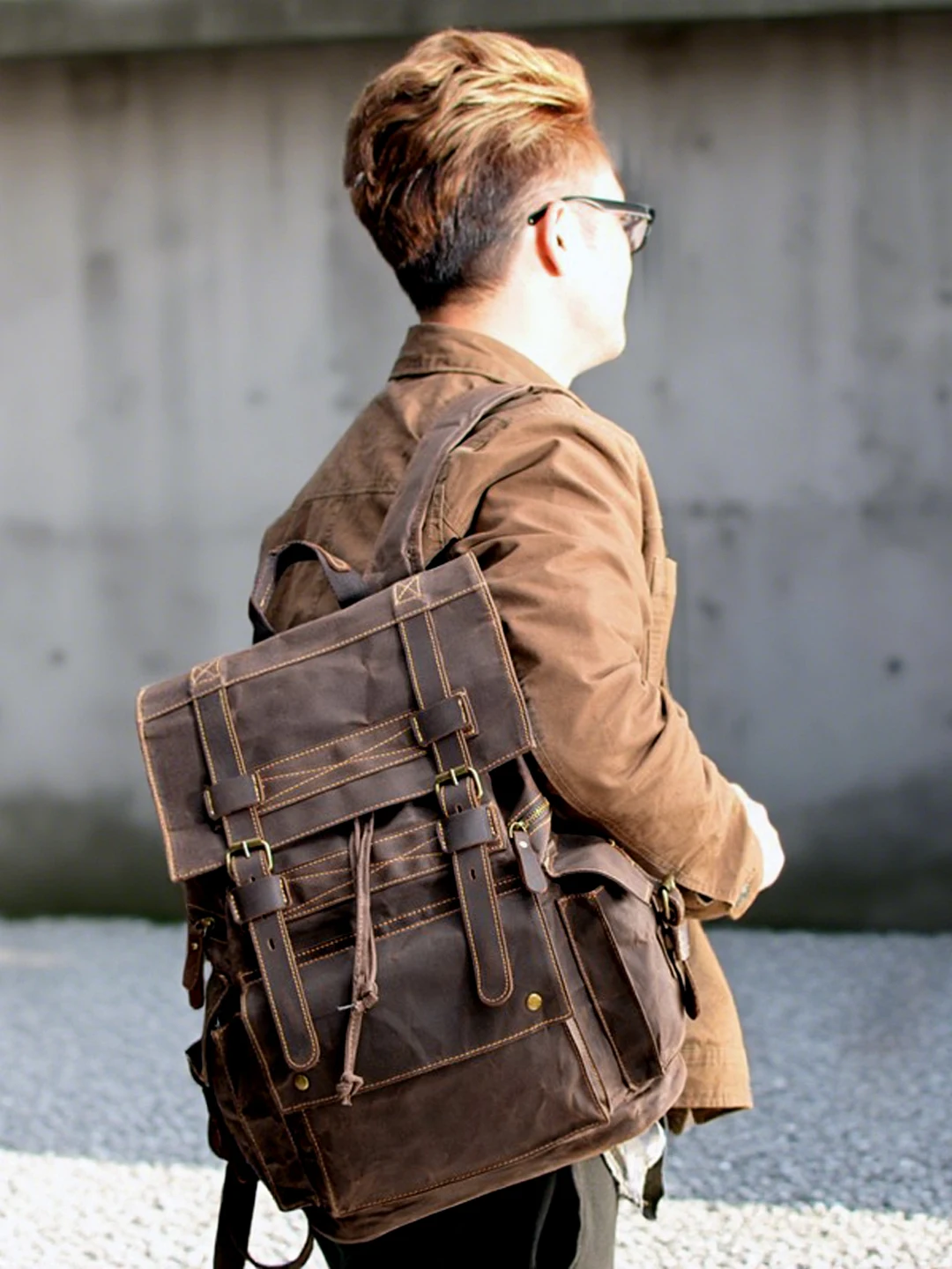 Muchuan Retro Mad  Leather Oil Waxed Canvas Large Capacity Waterproof Travel Backpack for Men And Women Bucket Shape