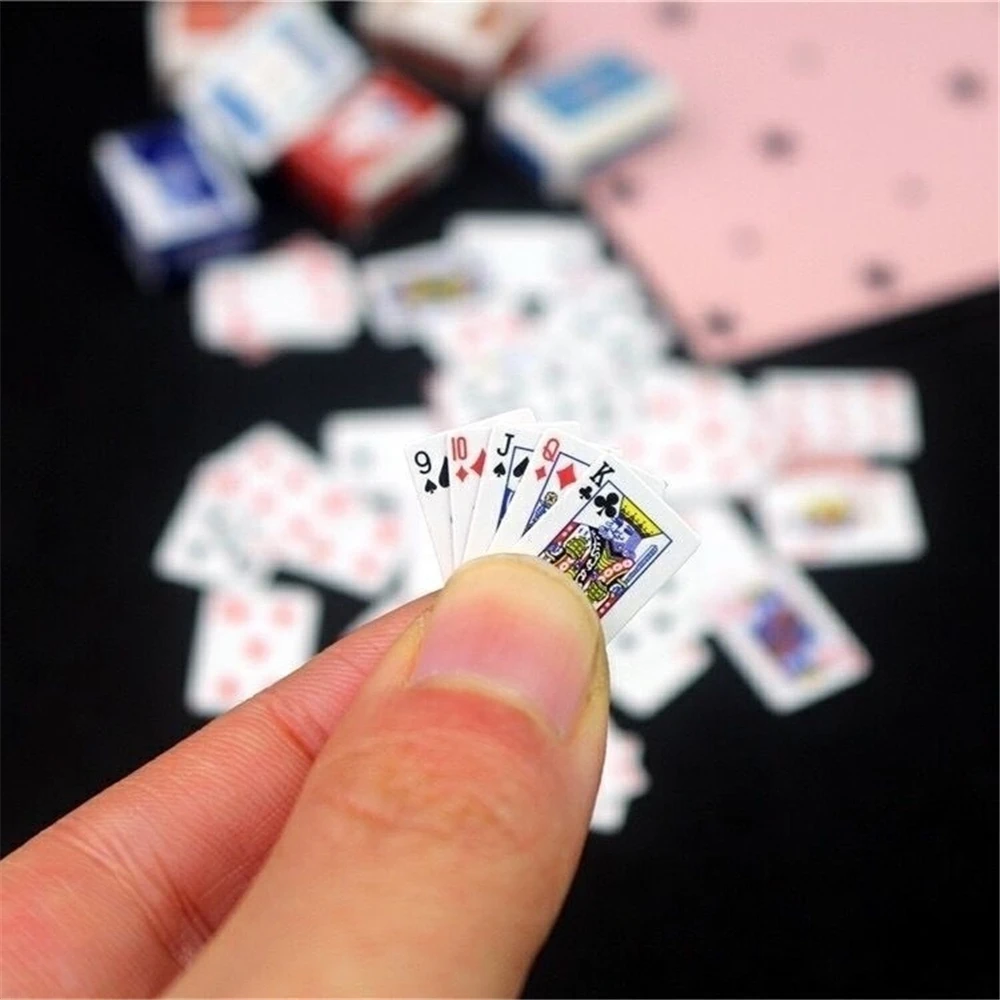 Mini Playing Card Toy Set, Interessante Compact Poker, Brinquedos Engraçados, Aliviar Stress Game, Boa Qualidade, 2 Pcs, 4 Pcs, 6Pcs