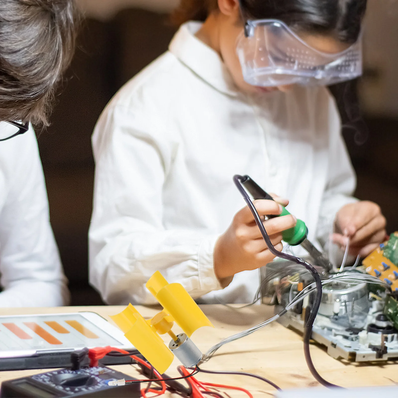 

2Pcs Small Wind Generator Portable Vertical Miniature Wind Turbines Outdoor Educational Science Experiment Power Generator