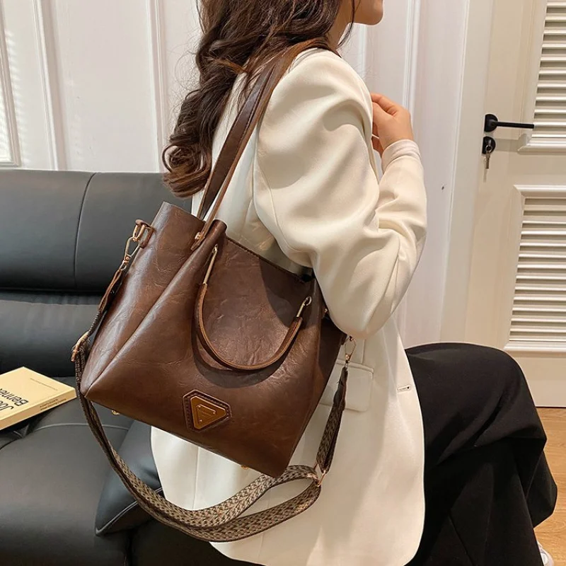 

Chic Spacious Ladies Tote Bag Waterproof Faux Leather Handbags For Women Shoulder Bag Work Travel Designer Fashion
