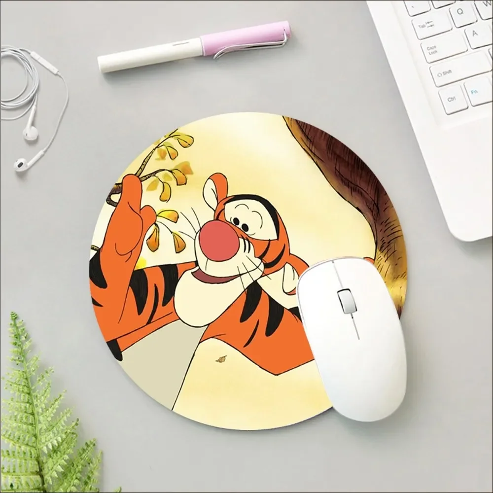 Disney Tigger Anime Movie Mousepad Non-slip Lockedge Office Computer Desk Mat Table Keyboard Cushion Non-slip For Girls Bedroom